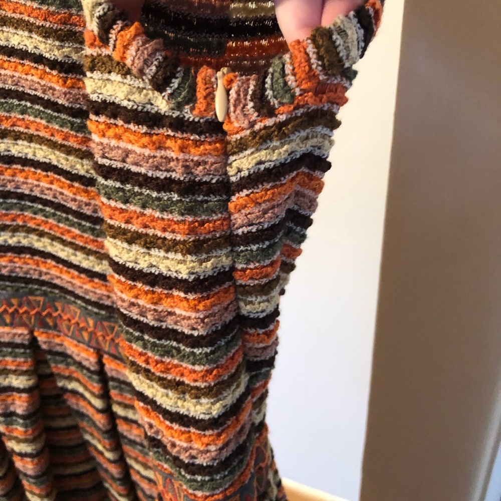 70s Rug Dress - Picture 3 of 6